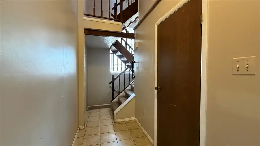 528 Hemlock Ct, Coraopolis, PA 15108 - #2
