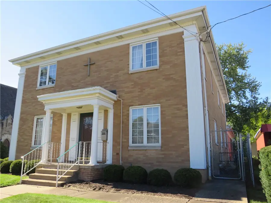 319 N Broad St, Grove City, PA 16127 - #2