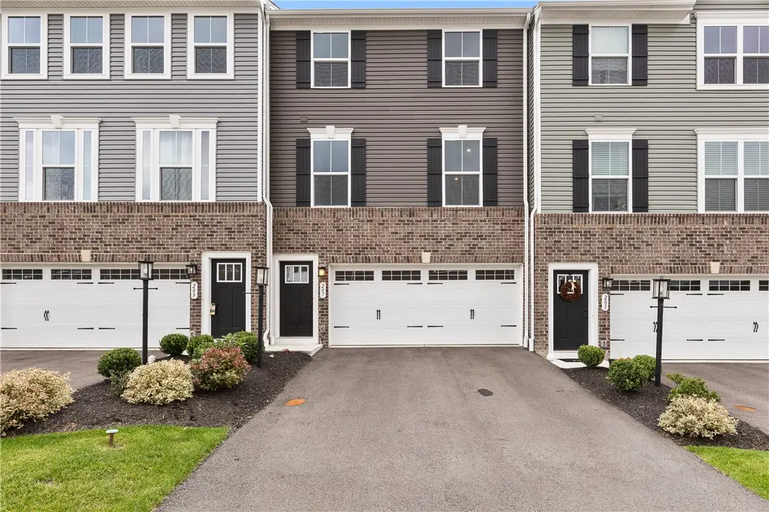 207 Yellowwood Ct, Washington, PA 15301 - #1