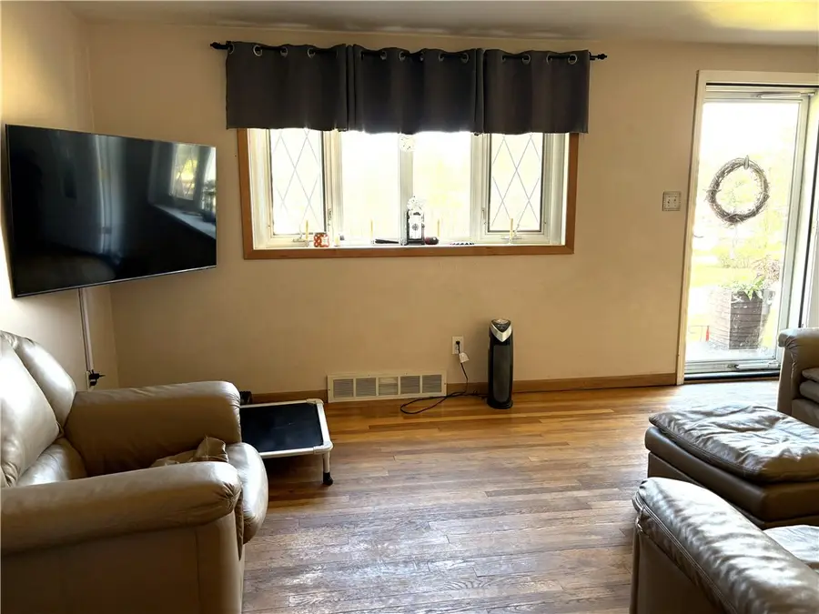 108 Philomena Dr, Coraopolis, PA 15108 - #3