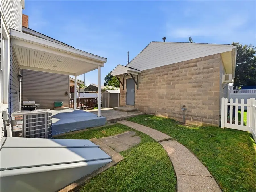 320 Raymond St, Pittsburgh, PA 15218 - #2