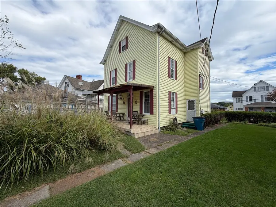 311 N 5th St, Youngwood, PA 15697 - #2