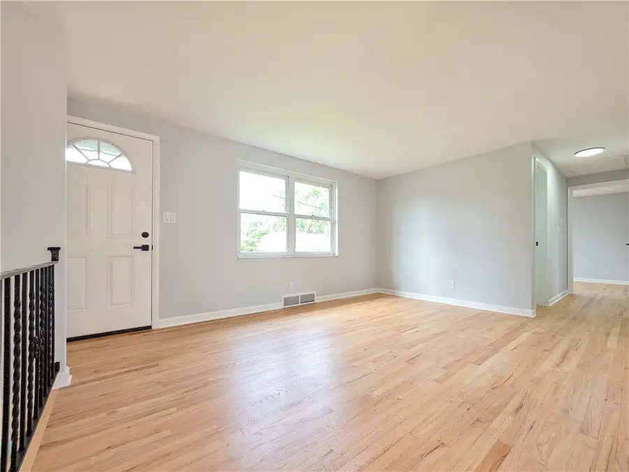 121 Vetter Dr, Pittsburgh, PA 15235 - #2