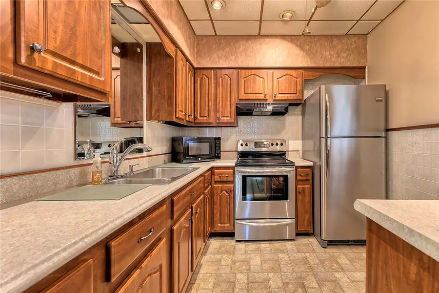 2405 Cronemeyer St, McKeesport, PA 15132 - #3