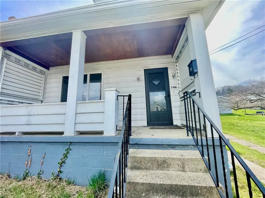 746 6th Ave, Coraopolis, PA 15108 - #2