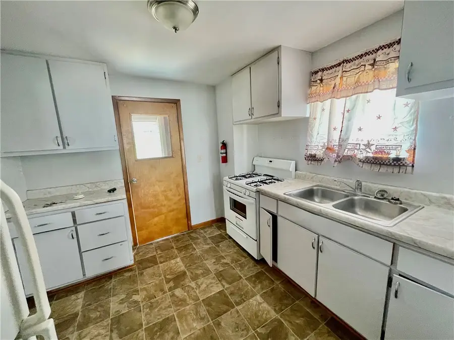 746 6th Ave, Coraopolis, PA 15108 - #3