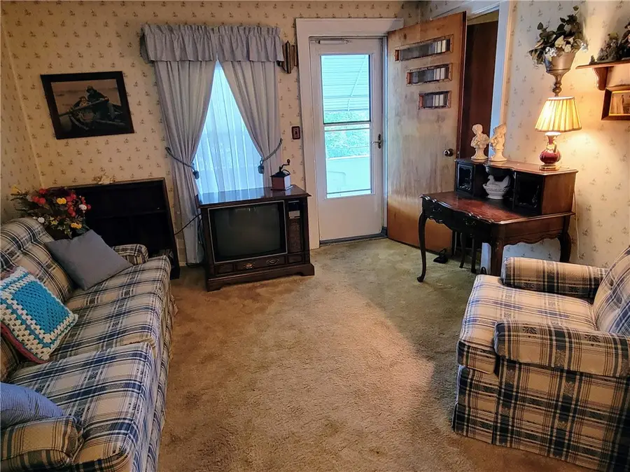 183 Dorothy Ave, Leechburg, PA 15656 - #3