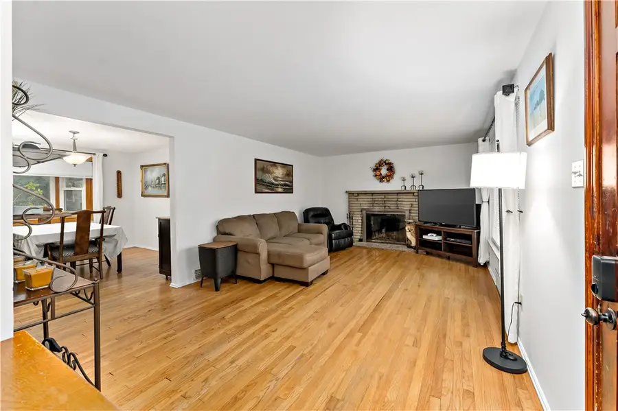 1238 Lakemont Dr, Pittsburgh, PA 15243 - #2