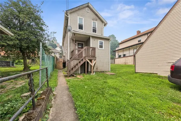 1008 Fallowfield Ave, Charleroi, PA 15022