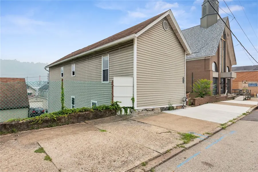 1008 Fallowfield Ave, Charleroi, PA 15022 - #3