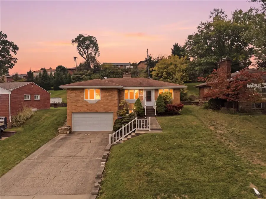 4770 Sherwood Dr, Pittsburgh, PA 15236 - #3