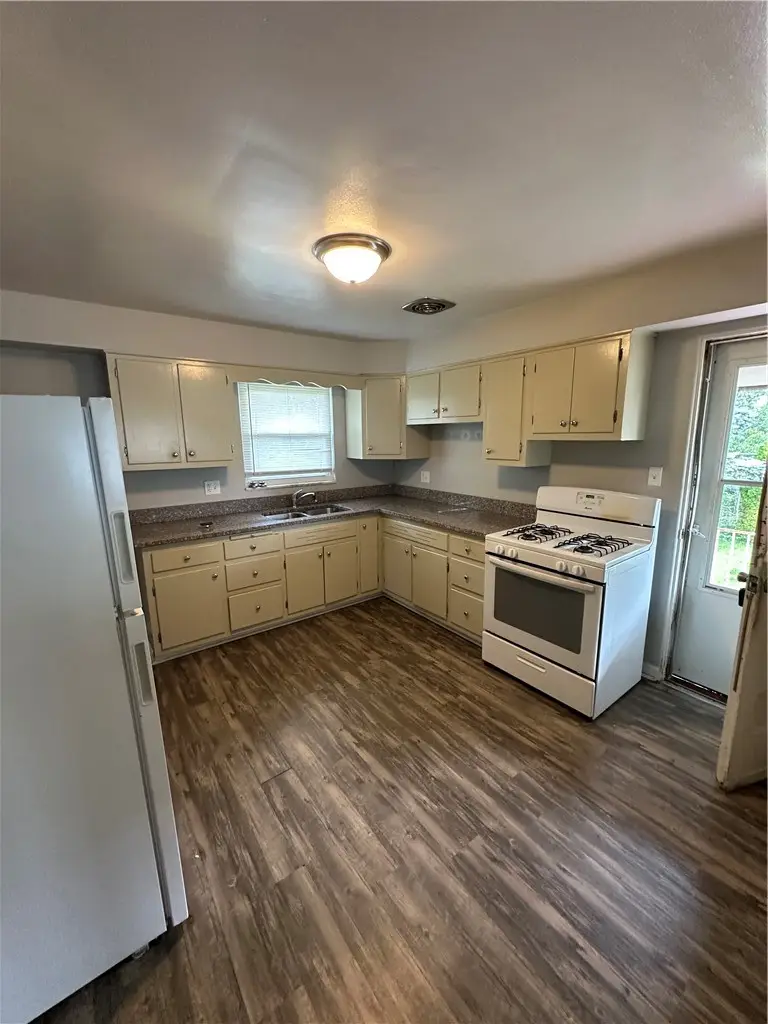 609 Garfield Ave, Carnegie, PA 15106 - #3