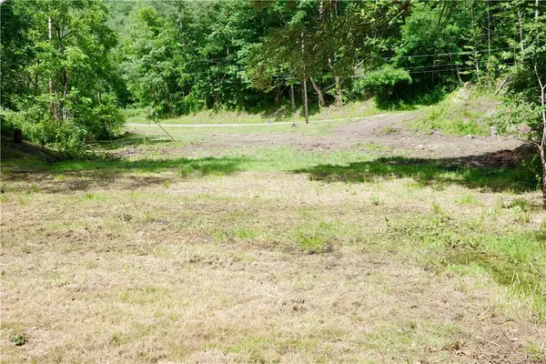 500 Conway Wallrose Rd, Freedom, PA 15042