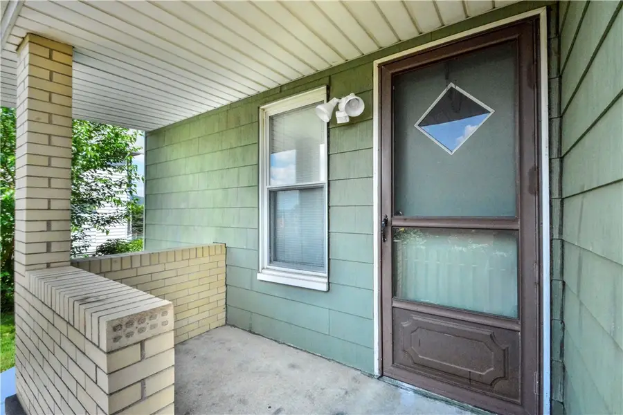 714 Main St, Coraopolis, PA 15108 - #3