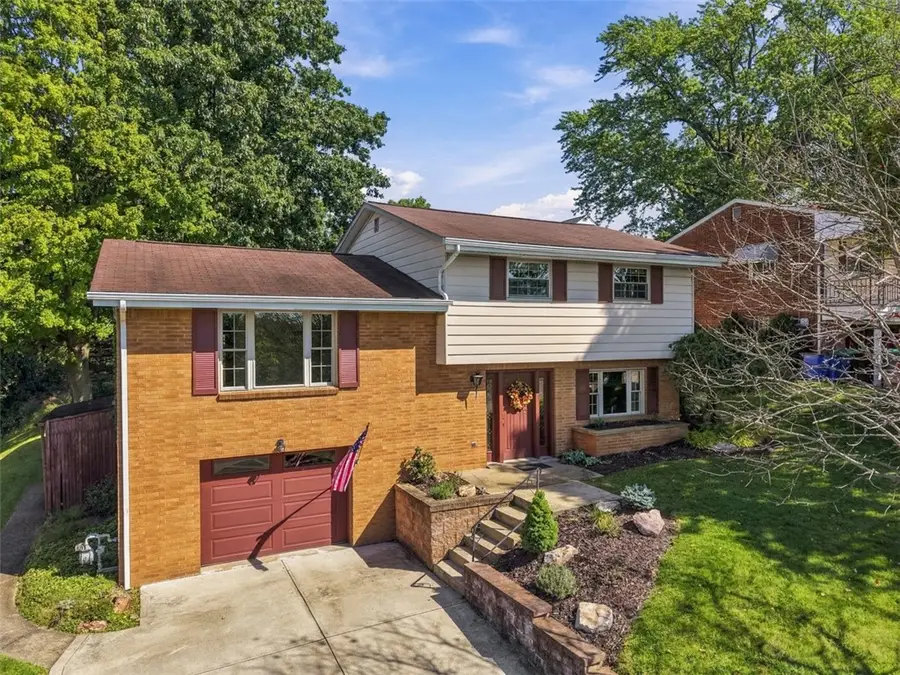 121 Oak Hill Dr, Washington, PA 15301 - #2