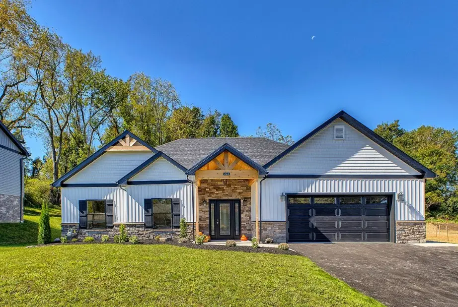 444 Wendel Rd, Irwin, PA 15642 - #1