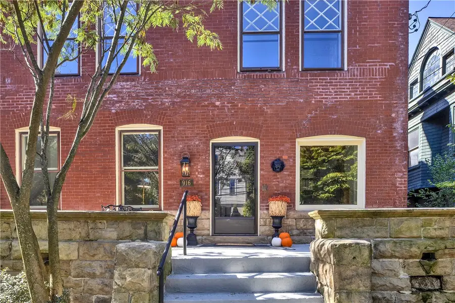 916 College St, Pittsburgh, PA 15232 - #2