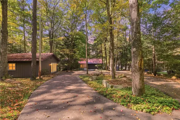 182 South Peninsula Drive, Central City, PA 15926