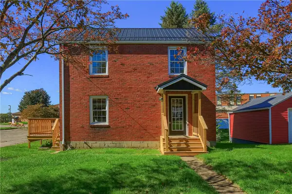 732 Pershing St, Ellwood City, PA 16117