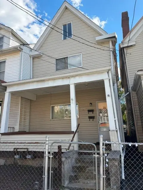 621 Walnut St, New Kensington, PA 15068