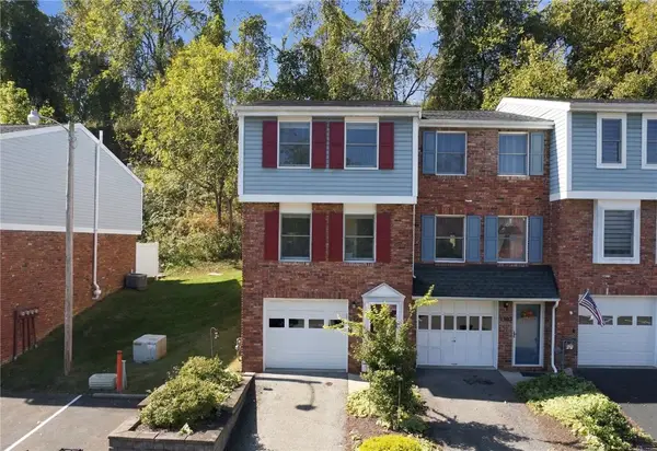 1301 Timberidge Dr, Bethel Park, PA 15102