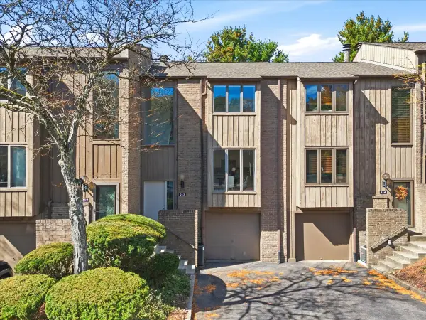 213 Pine Court, Pittsburgh, PA 15237