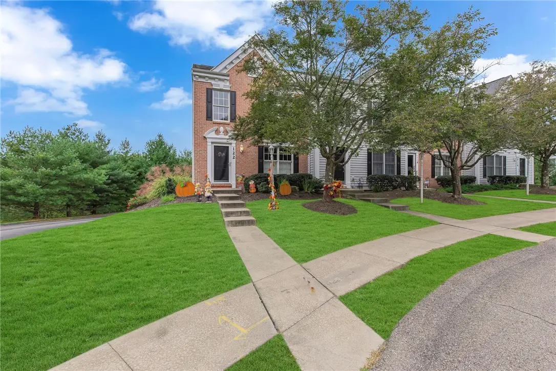 122 Castle View Dr, Kennedy, PA 15136 - #1