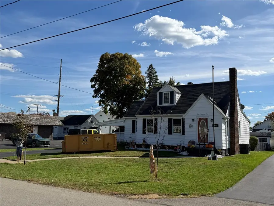 303 W Elizabeth St, New Castle, PA 16105 - #3