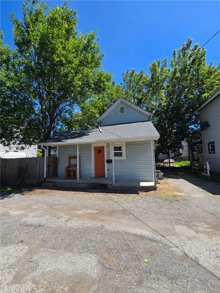 1711 4th Ave, Beaver Falls, PA 15010 - #2