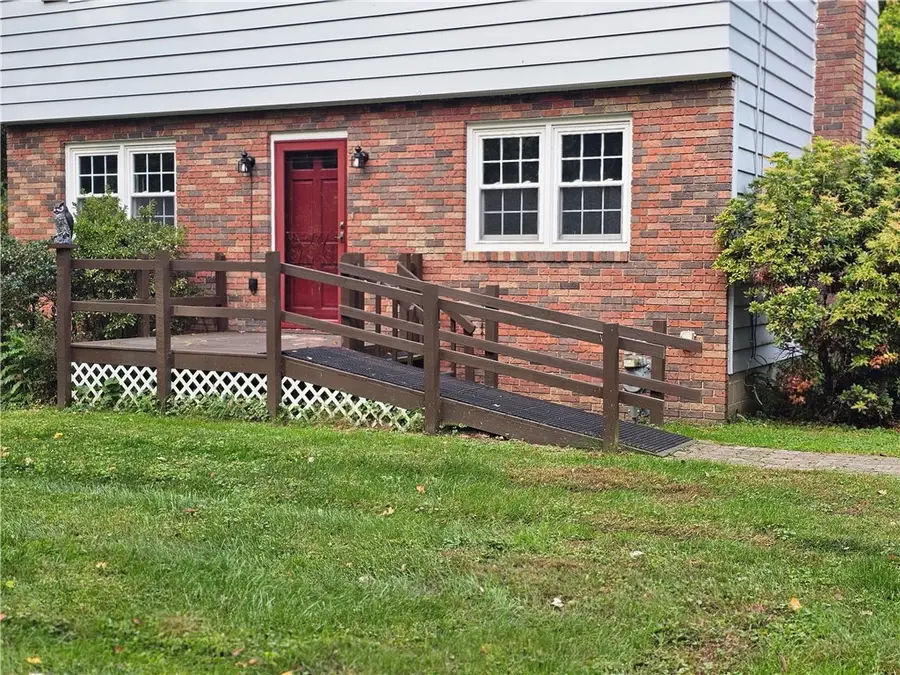 955 Eastwood Rd, Beaver Falls, PA 15010 - #2