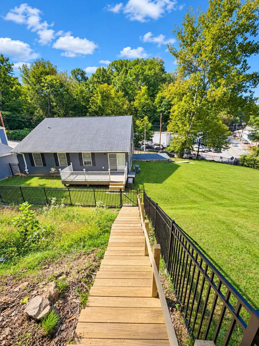 1003 Laurel Hill Dr, Homestead, PA 15120 - #2
