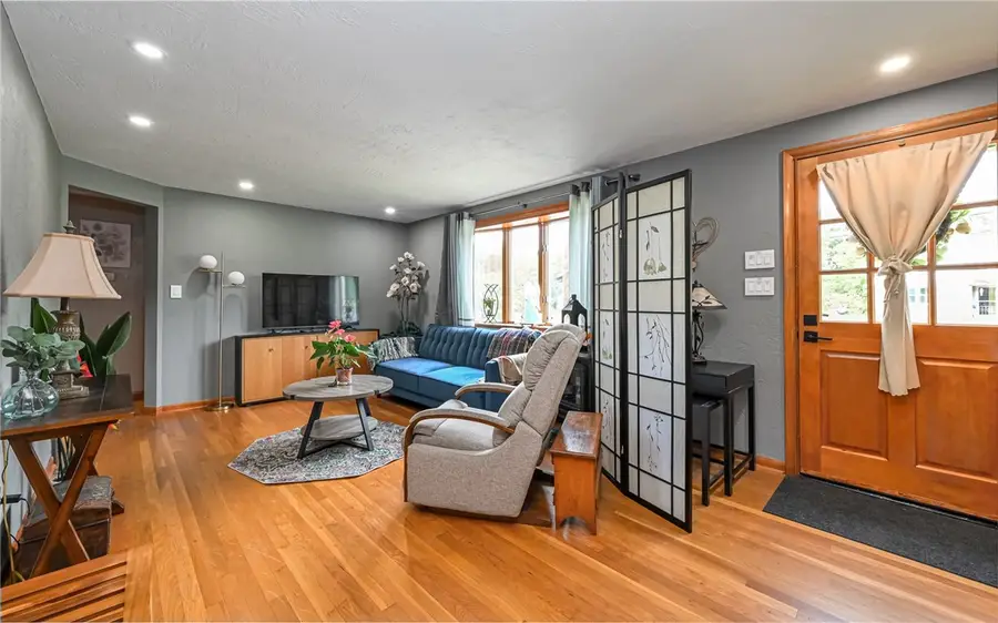 225 Rolling Dr, Pittsburgh, PA 15229 - #2