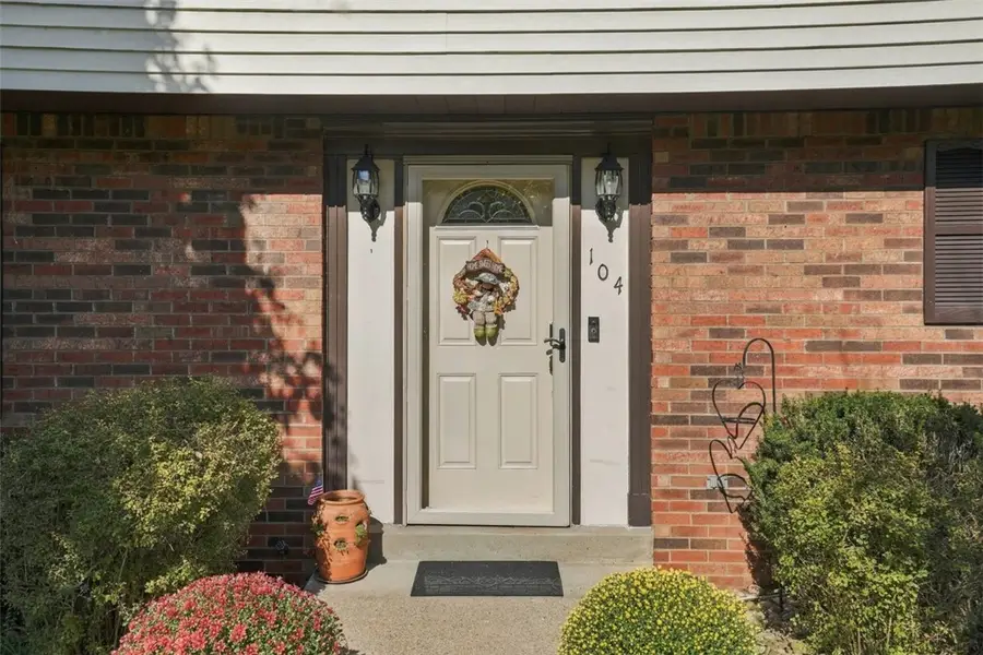 104 June Dr, McKeesport, PA 15133 - #3