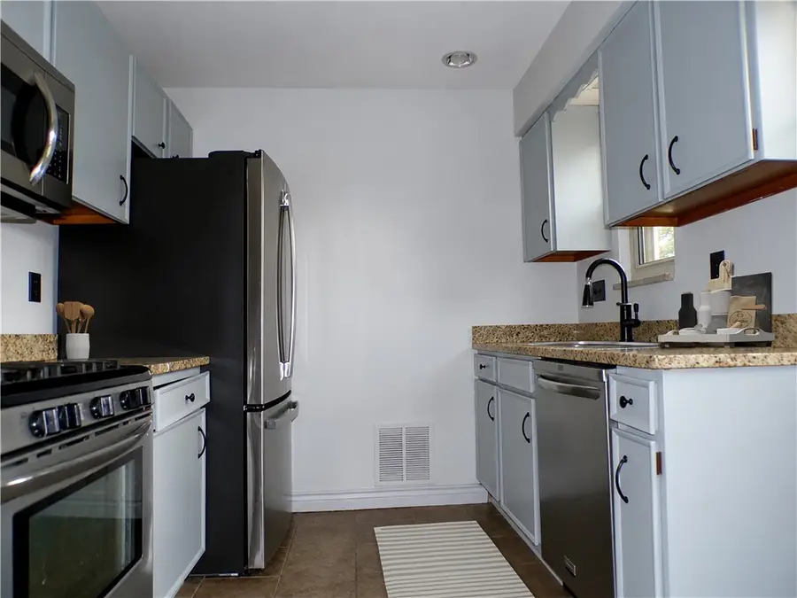 1560 Duncan Dr, Pittsburgh, PA 15237 - #2