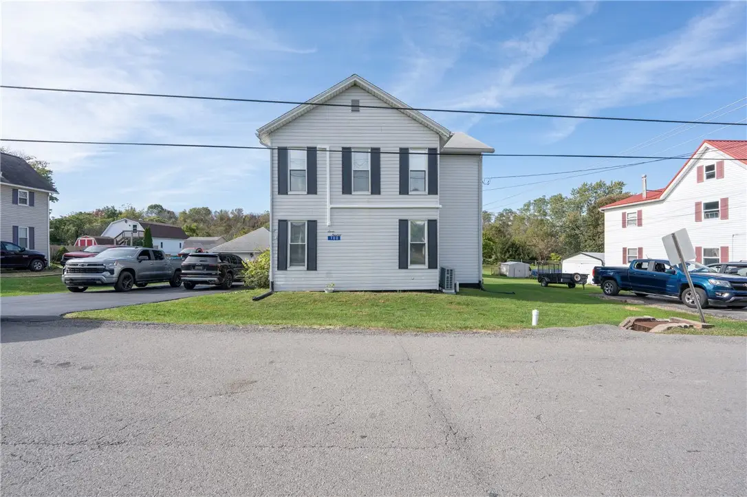 700 W 1st Ave, Derry, PA 15627 - #1
