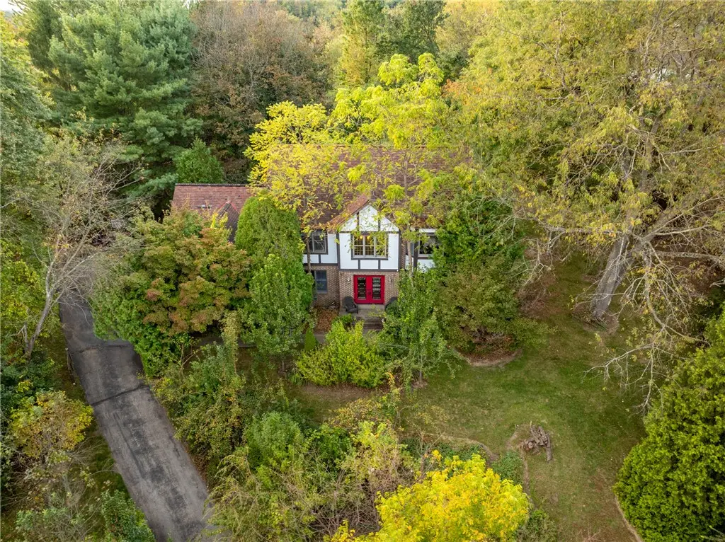 106 Wedgewood Ct, Jeannette, PA 15644 - #1