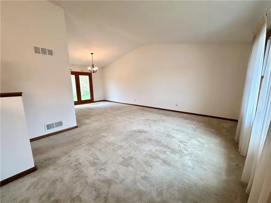 8994 Hill Dr, Irwin, PA 15642 - #2