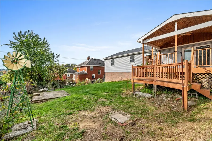 202 Beachview St, Houston, PA 15342 - #3
