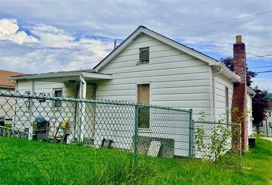 813 Hazlett Ave, Brackenridge, PA 15014 - #2