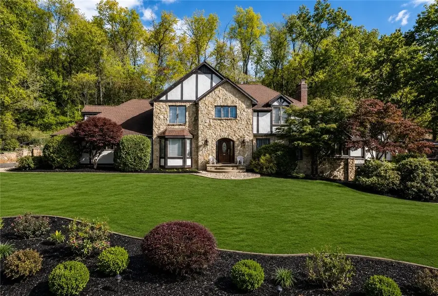 122 Farmington Pl, Greensburg, PA 15601 - #2