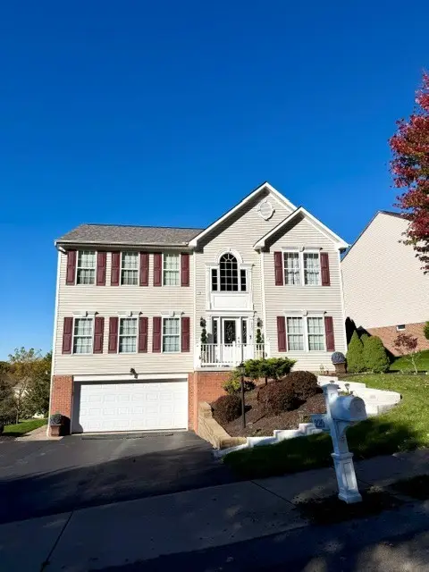 220 Cliffside Dr, Mars, PA 16046