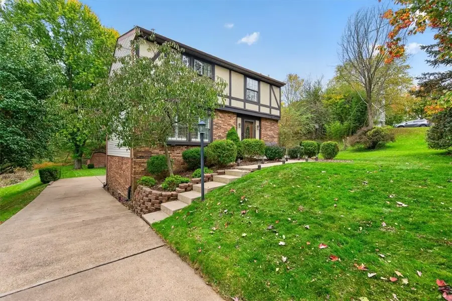 855 Boulder Dr, Bethel Park, PA 15102 - #3
