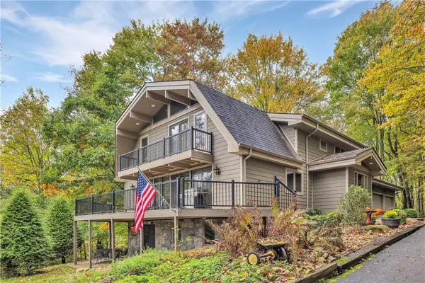 138 Heathercroft Dr, Cranberry Twp, PA 16066