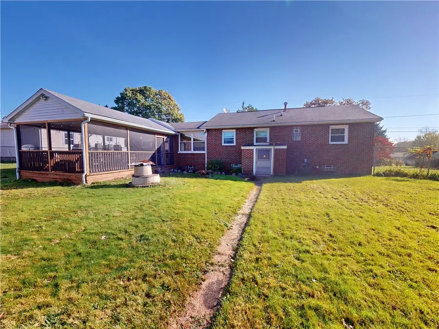 318 Beechwood Ave, Farrell, PA 16121 - #2