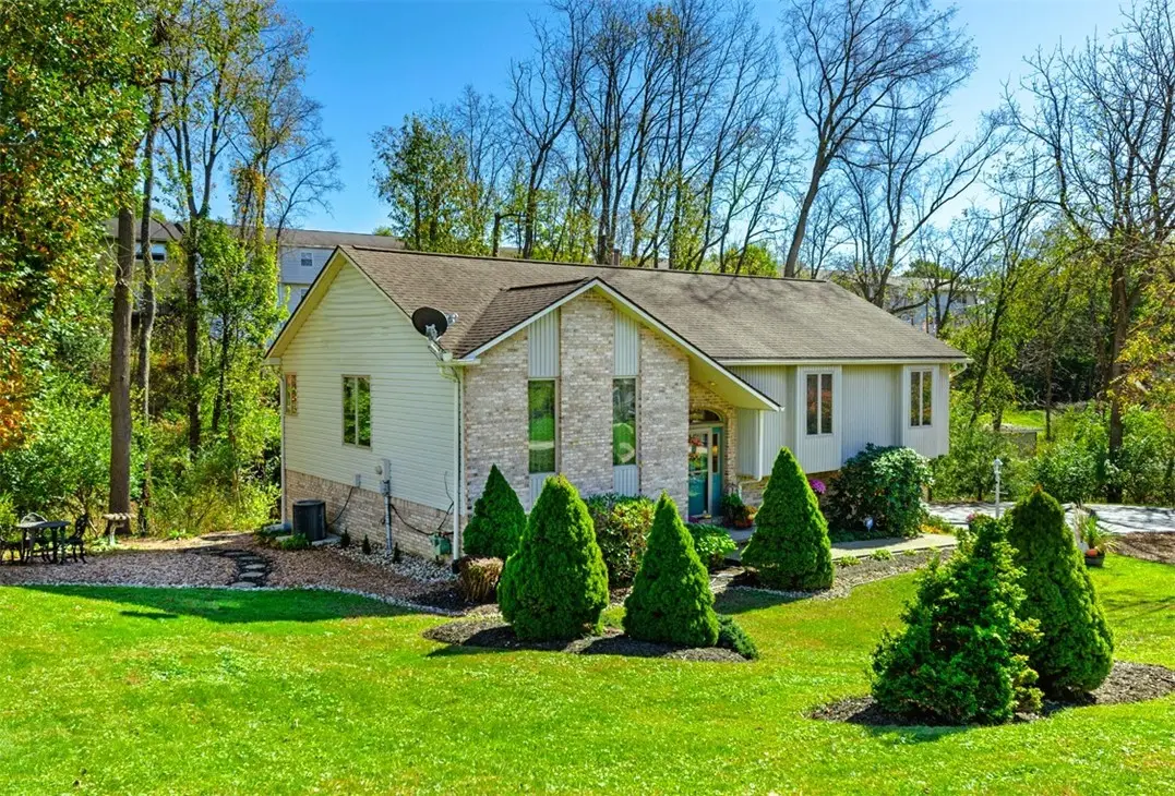 908 Essex Dr, Greensburg, PA 15601 - #1