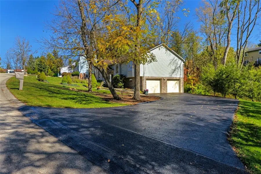 908 Essex Dr, Greensburg, PA 15601 - #2