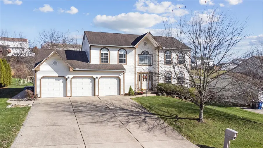 451 Peregrine Dr, North Huntingdon, PA 15642 - #2