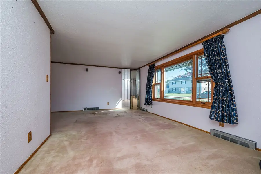 140 Victoria Dr, White Oak, PA 15131 - #2