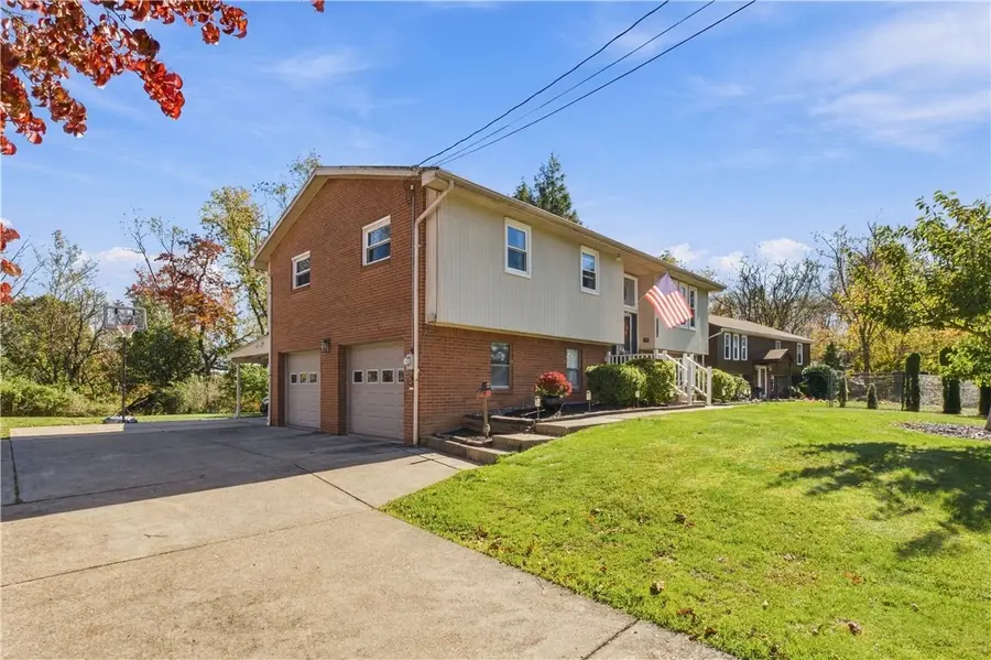 3295 N Hills Rd, Murrysville, PA 15668 - #2