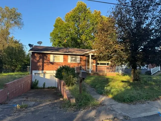 922 Anne Ave, Charleroi, PA 15022 - #1